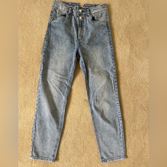 Dynamite Light Wash Cropped Jeans - Picture 4 of 6